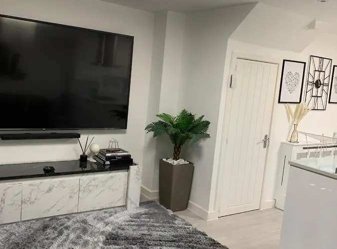 A Byk Luxury Modern Home That Sleeps 2 - 8 People