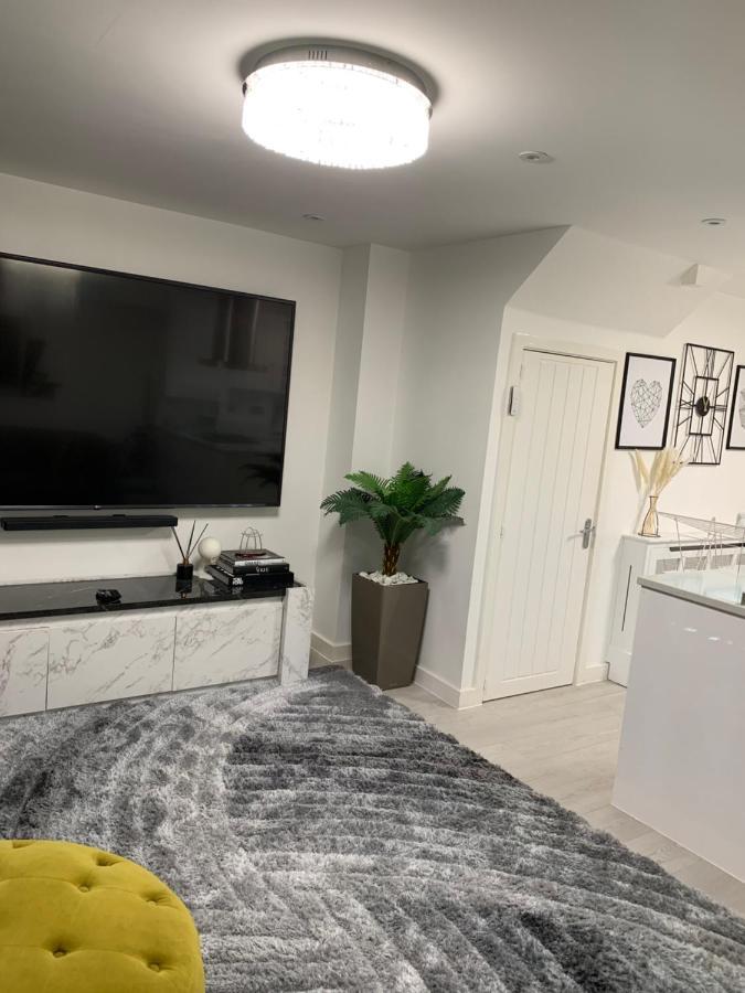 A Byk Luxury Modern That Sleeps 2 - 8 People * Horndon-on-the-Hill