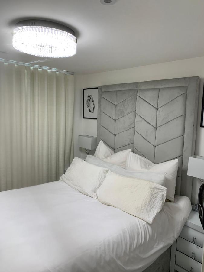 Апартаменты A Byk Luxury Modern That Sleeps 2 - 8 People